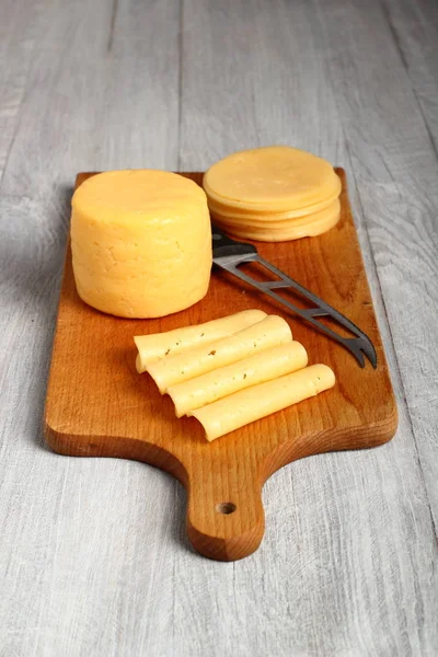 Tranches Fromage Sur Planche Découper Bois — Photo