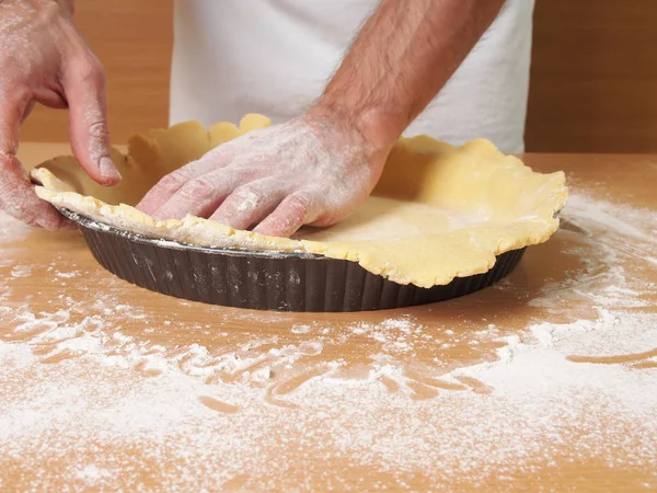 Premere Pasta Frolla Sopra Base Sui Lati Fare Torta Mele — Foto Stock