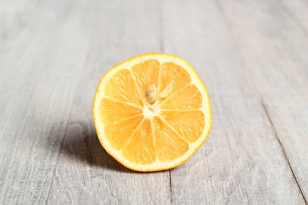 Fruta Limão Fundo Madeira — Fotografia de Stock