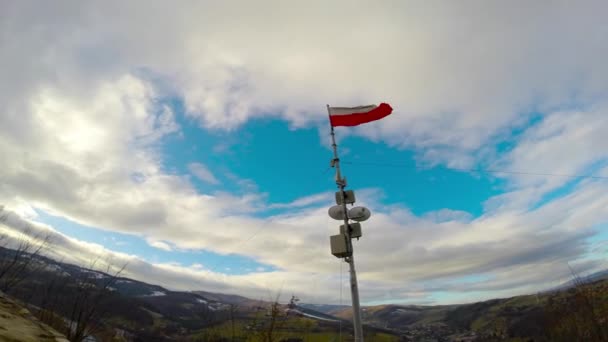 Time Lapse Video Flag Moving Clouds Mountainous Landscape — Stock Video