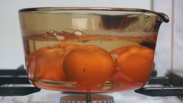 锅里煮鸡蛋 — 图库视频影像
