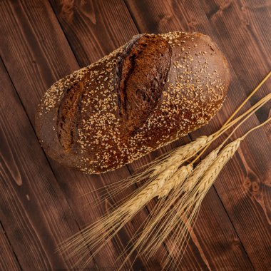 Genel gider atış tahta masada ekmek