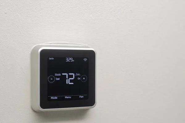 Fermer Thermostat numérique moderne — Photo