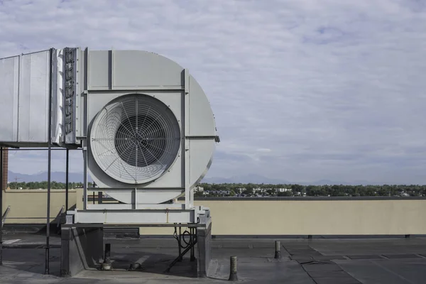 Kommerzielle Belüftung Ventilator Seitenansicht — Stockfoto