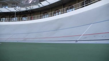 Velodrome in Kiev Bisiklet Track Cyclist eğitim için bir yarış havadan görünüm