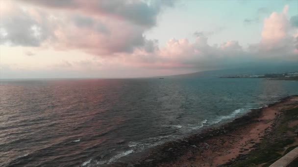 Drone circles around green pedestrian tourist path with beautiful pink sunset and cloudy sky — Stock Video