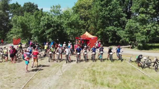 Kiev/Ukraine-June,1 2019 Aerial view of mountain bike race start. Strong attractive cyclists starting to compete — 비디오