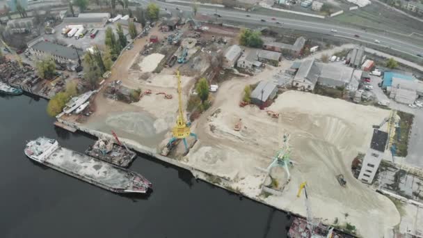 Port cargo cranes extract river sand, production. Working cargo yellow cranes working with sand in industrial city with smog and fog — Stock Video