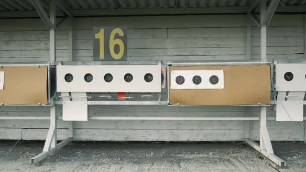 Numbering of targets in biathlon, close up. Targets for sports shooting. Empty shooting range at biathlon. Shooting biathlon target — Stock Video