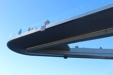 Yukarıda Moskova Nehri Köprüsü