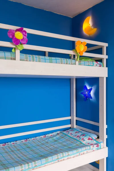 Fragmen Tempat Tidur Anak Anak Tempat Tidur Kayu Bagian Dalam — Stok Foto