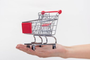 El arabası boş, beyaz arka plan.