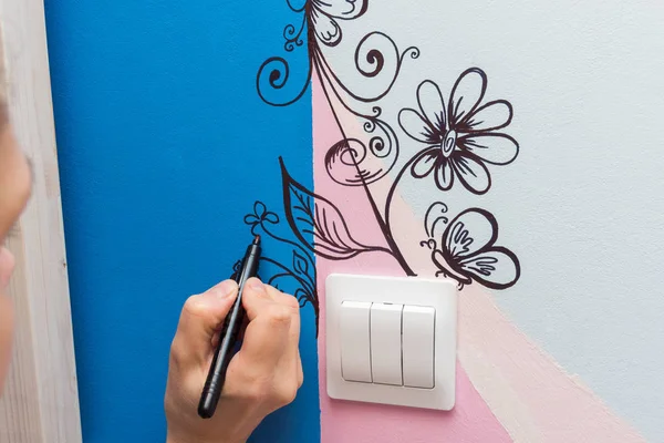 Artist Paints Walls Children Room Pattern — Stock Photo, Image