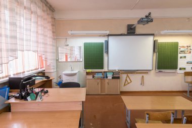 Anapa, Rusya - 26 Ocak 2019: okul yönetimi ve masaları, yakın çekim