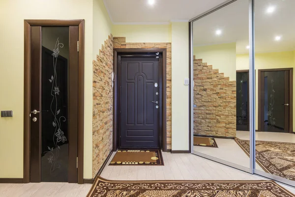 Spacious Entrance Hall Apartment Built Wardrobe Mirrors — Stock Photo, Image