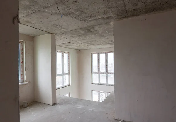 O segundo andar de um apartamento de dois andares em um novo edifício — Fotografia de Stock