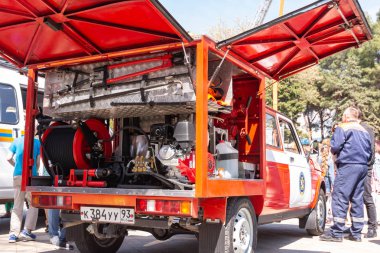 Anapa, Rusya - 27 Nisan 2019: Anapa Tiyatro Meydanı'nda Anapa yangın teknik sergi, Rus itfaiye 370 yıldönümü adanmış, Firmontaj ile İtfaiye