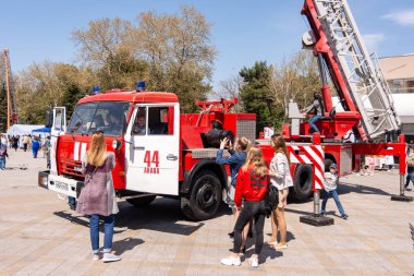 Anapa, Rusya - 27 Nisan 2019: Anapa Tiyatro Meydanı'nda, Rus itfaiyesinin 370.