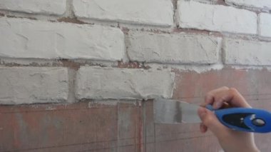 Alçı el duvarda tuğla taklidi sıvalar