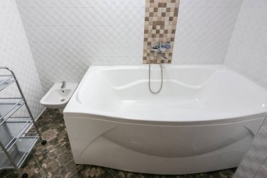 Büyük bir banyo ile banyo iç