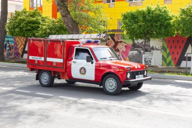 Anapa, Rusya - 1 Mayıs 2019: Yolda giden itfaiye aracı