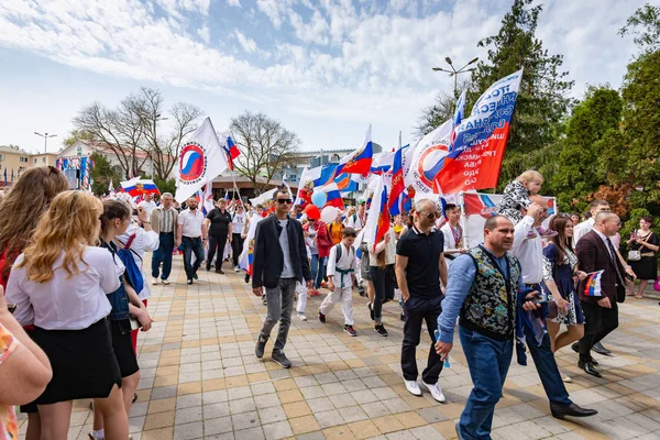 Anapa, Rusia - 1 de mayo de 2019: Manifestación del Primero de Mayo en la localidad turística de Anapa — Foto de Stock