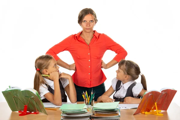 Kinderen kijken naar een slechte leraar — Stockfoto