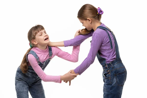 Dwie Dziewczyny Walczą Ranią Się Nawzajem — Zdjęcie stockowe
