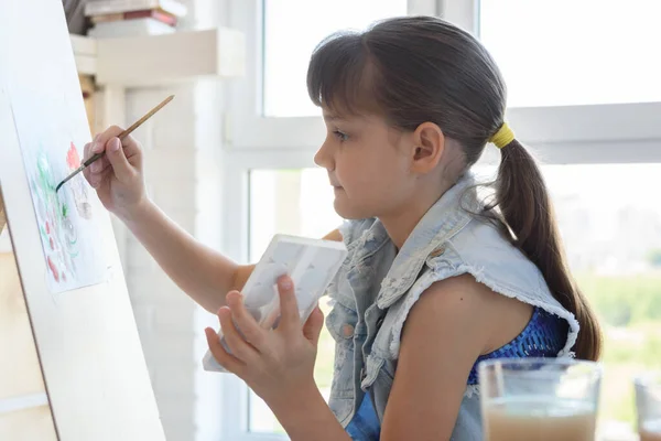 Girl Diligently Draws Picture Easel Front Large Window — Stock Photo, Image