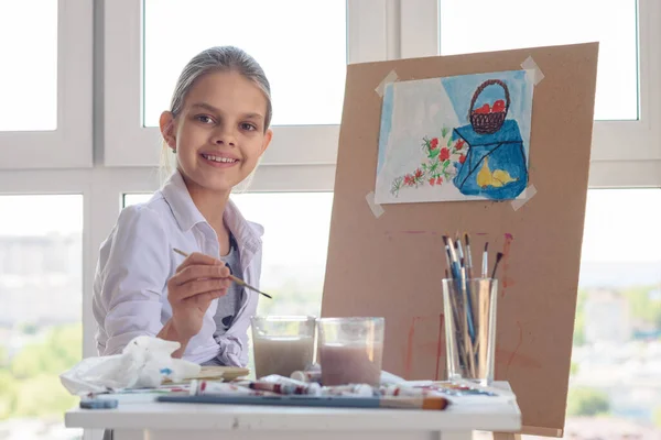 Smiling Girl Sits Work Studio Brush Her Hands — Stock Photo, Image