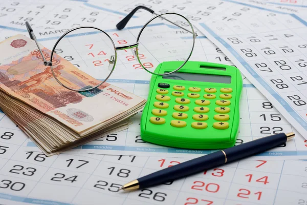 Dinero Calculadora Gafas Bolígrafo Están Calendario —  Fotos de Stock