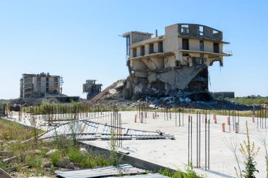 Yasadışı olarak inşa edilmiş sermaye inşaat projelerinin yıkımı