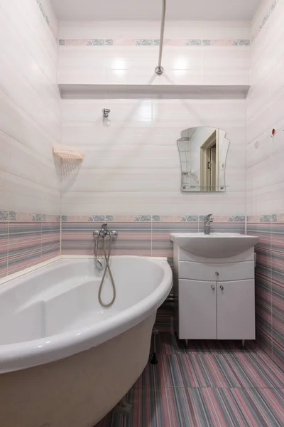 Vertical View Interior Ordinary Habitable Bathroom Interior Hotel Room — Stock Photo, Image