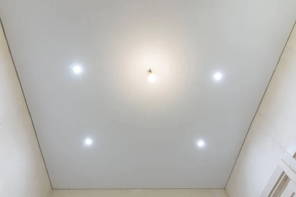 Odanın Içindeki Vinil Tavan Spot Işıkları Dahil — Stok fotoğraf