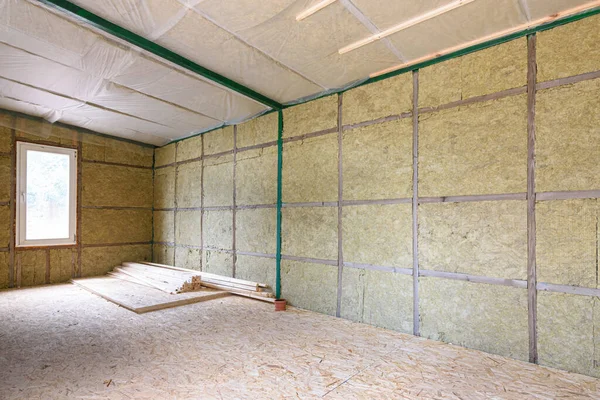 Çerçeveli Evde Mineral Kaplamalı Duvar Yalıtımı — Stok fotoğraf