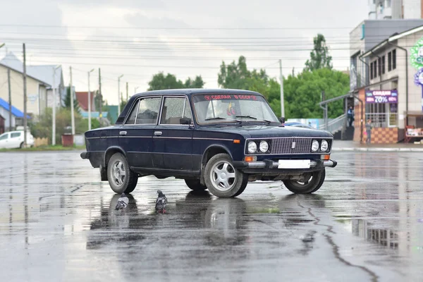 Retro Auto Mit Der Aufschrift Oben Auf Der Windschutzscheibe Made — Stockfoto