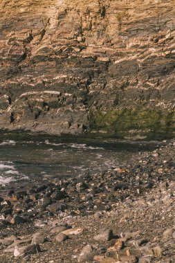 Aynı taşın farklı doku ve renkleri