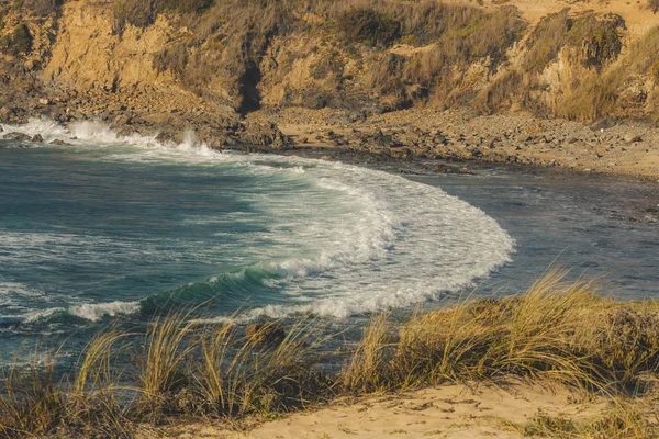 Two waves crashing on the beach — Stock Photo, Image