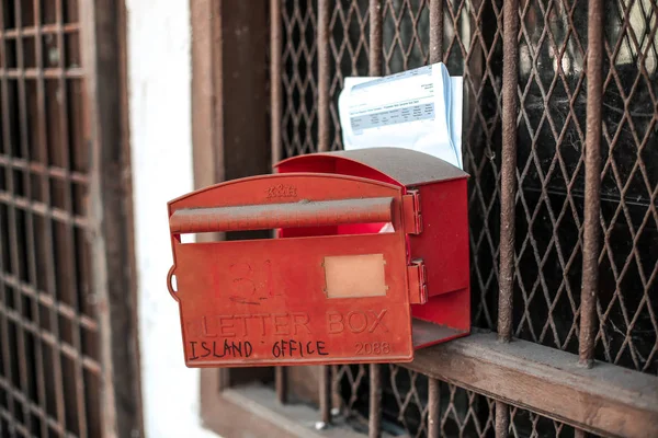 Red Mailbox Iron Gate Penang — стоковое фото