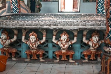 Ayutthaya tapınağında eski heykeller, Tayland