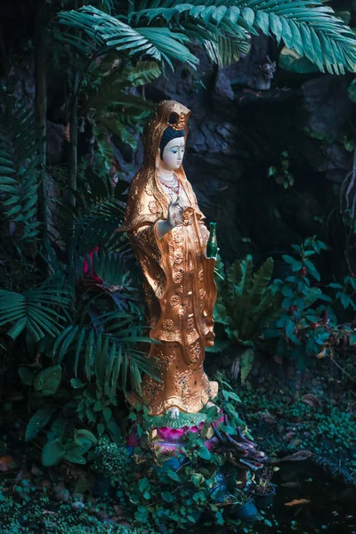 Statue Woman Golden Attire Ferns — Stok fotoğraf