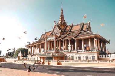 Eski güneşli gün boyunca tapınakta Kamboçya bölüm