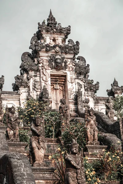 Escadas Com Estátuas Para Antigo Templo Bali — Fotografia de Stock
