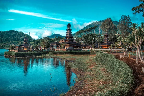 Bali Pura Ulun Danu Bratan Lake — Stock Photo, Image