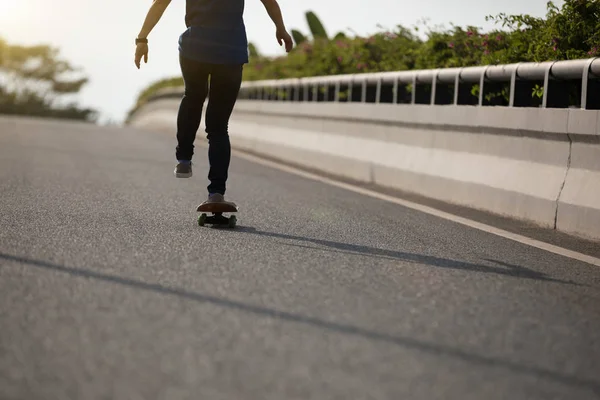 Cropped Image Skateboarder Skateboarding City Street — Stock Photo, Image