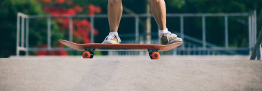 Kaykaycı skatepark içinde pratik görüntü kırpılmış