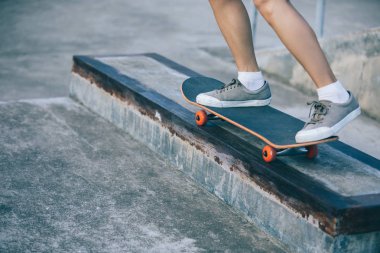 Kaykaycı skatepark içinde pratik görüntü kırpılmış