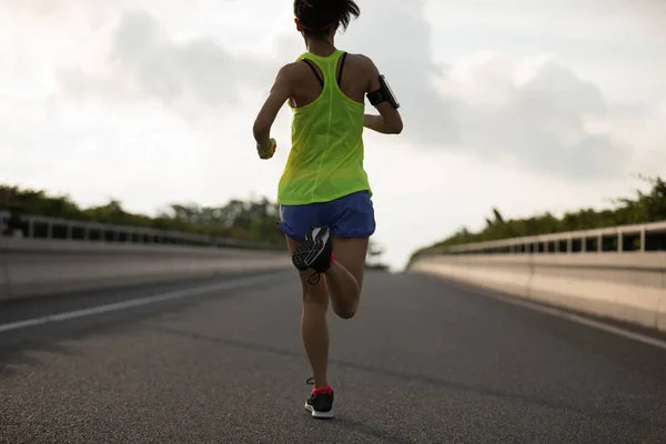 Jeune Femme Fitness Courir Sur Route Ville — Photo