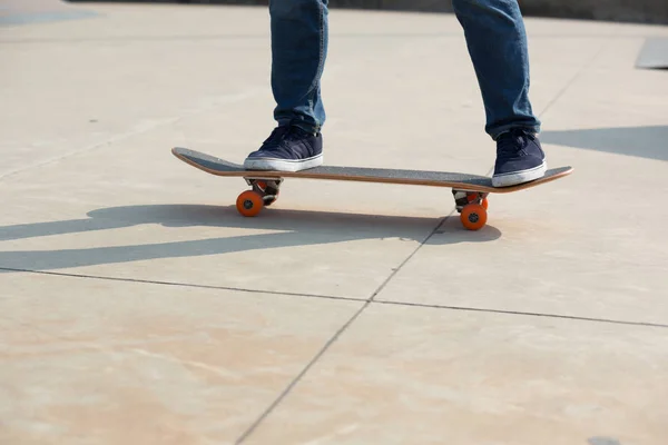 Skateboarder Legs Skateboarding Skatepark — Stock Photo, Image