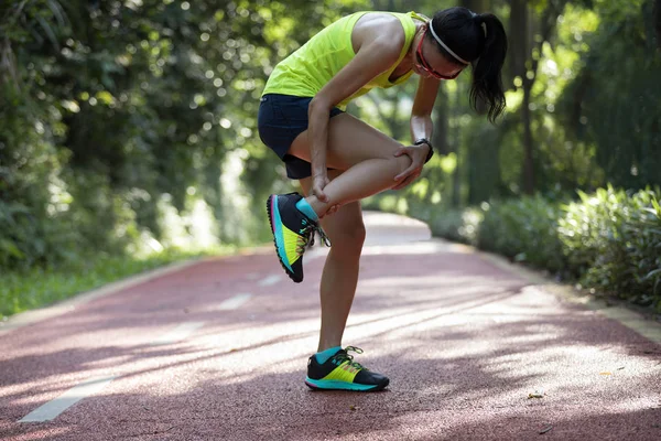 Corredor Feminino Sofrendo Com Dor Esportes Lesão Corrida — Fotografia de Stock